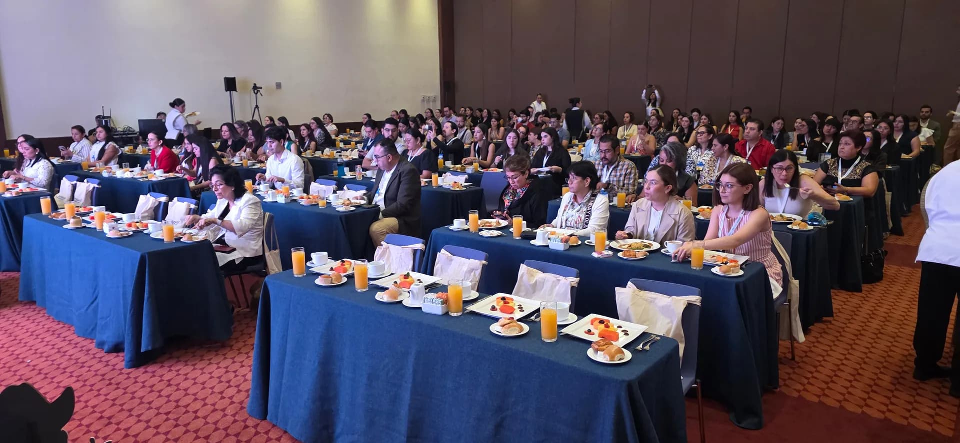 Congreso con Desayuno